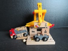 BRIO World Wooden Railway Freight Goods Station No. 33280 Cars Cargo  Ramp