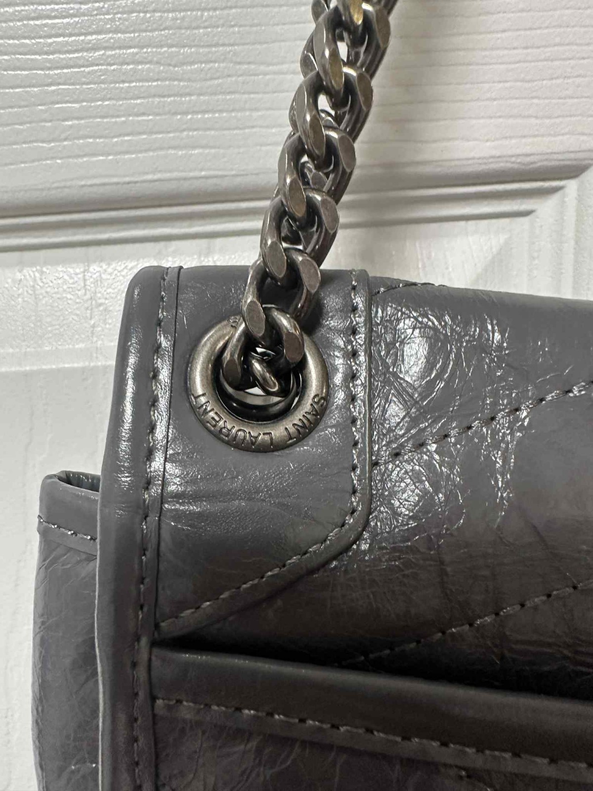 Borsa Yves Saint Laurent con patta grigia