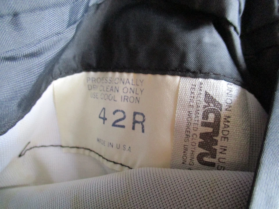 Vintage Pierre Cardin Tuxedo Jacket Size 42R Men Shawl Collar Satin Lapels - Image 4 of 4