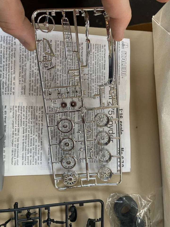 Italeri 673 1966 Ferrari 275 Spyder Nart Italia Kit Modellino Auto Scala 1:24 - Immagine 3 di 4