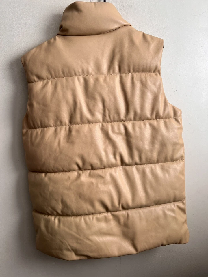 Novo Colete Puff de Couro Vegano Vero Moda Tamanho Grande MSRP: US$ 168 - Imagem 3 de 4