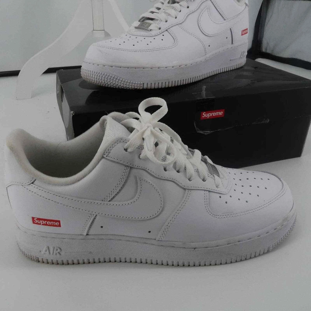 Nike x Supreme - Authenticated Trainer - Leather White for Men, Very Good Condition