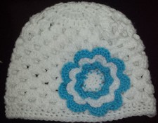 Hat "White with Blue Flower" 19 x 16 cm KU 38 crochet by GrandmaEle