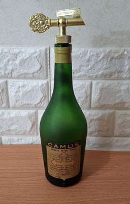 CAMUS Cognac Réserve Extra Vieille A Grande Marque Empty Bottle w/ Gold Stopper