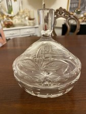 Art D&eacute;co Bonbonniere aus geschliffenem Glas mit Deckel &ndash; Vintage Pralinenschale