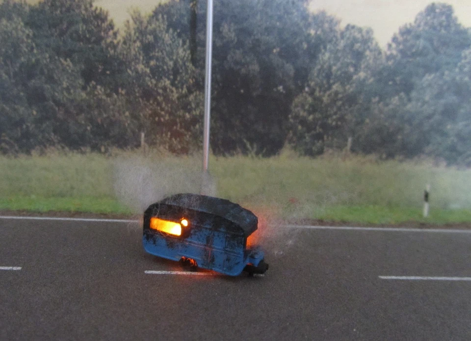 Spur N Wohnwagen Vollbrand LED 12-16V Feuerwehr Polizei Camping 1:160