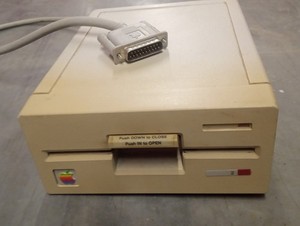 🍎 Vintage Apple 5.25" External Floppy Drive A9M0107