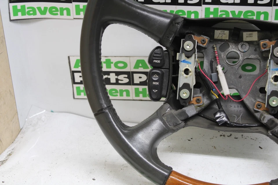 2002 Cadillac Escalade Steering Wheel  OEM  GREY LEATHER Woodgrain Trim - Image 4 of 4