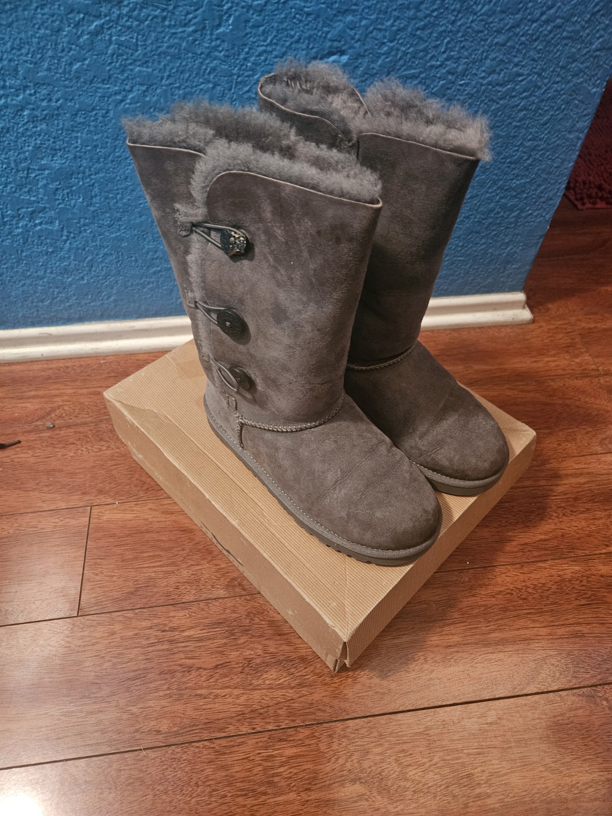 Women's Grey Size 6 Classic UGG Winter Boots