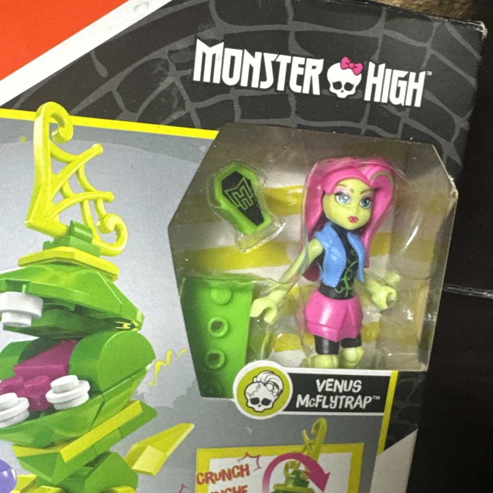 Monster High Mega Construx Chomping Chewlian 60PCS Set Box Damage Sealed New - Image 3 of 4