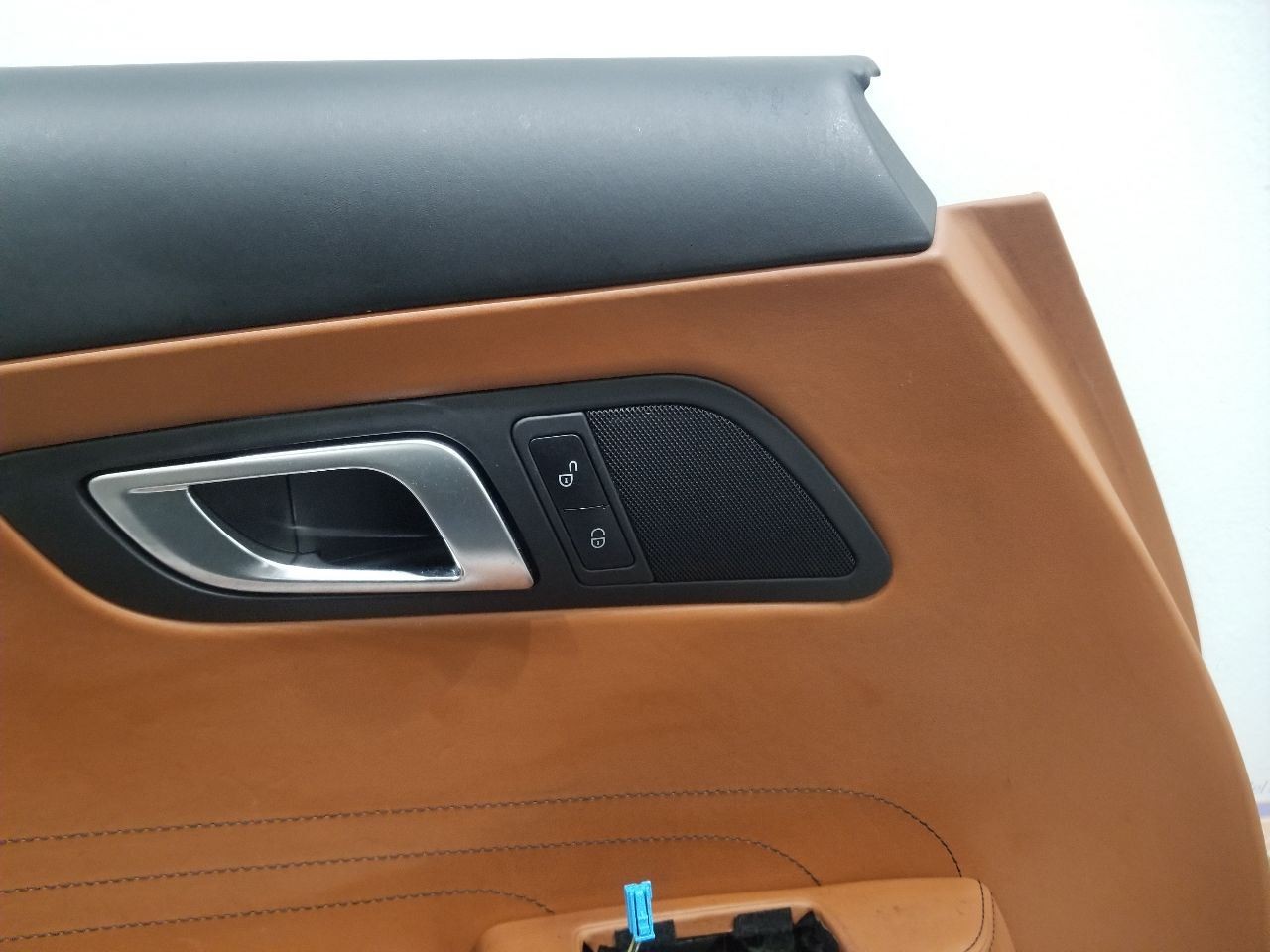 11 MERCEDES BENZ SLS AMG C197 INTERIOR DOOR TRIM PANEL SET LEFT DRIVER BROWN
