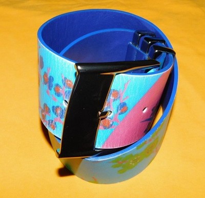 WOMEN'S VERSACE FOR H & M MADE IN ITALY BLUE/GREEN FLORAL LEATHER BELT SIZE S.