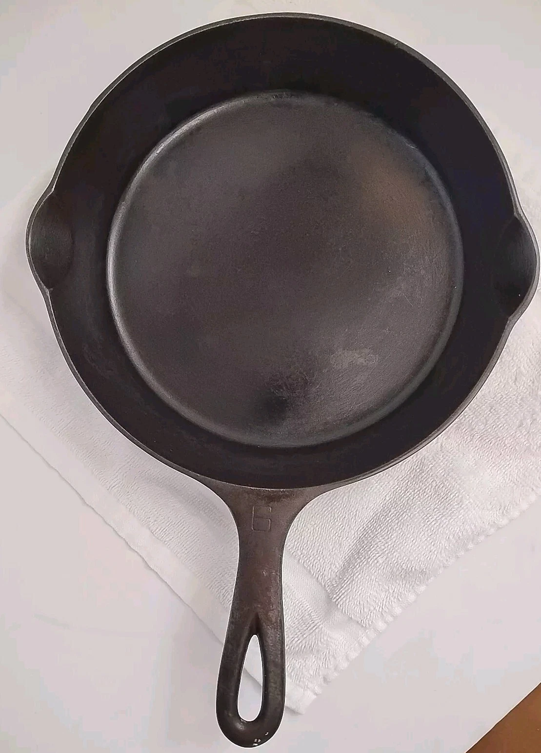 Griswold 9"Cast Iron Skillet Frying Pan Small Block Logo, Erie, PA. Seasoned
Opens in a new windo