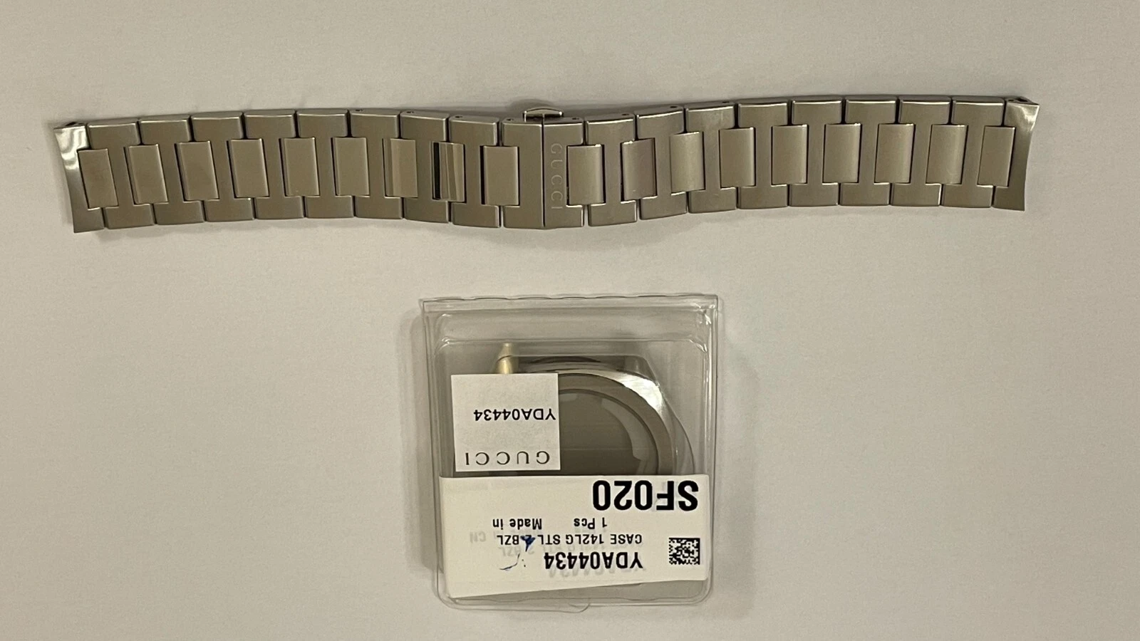 (LOT A468) Bracelet et boîtier de montre GUCCI en acier inoxydable neuf   Réf YDA04434