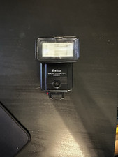 Vivitar Zoom Thyristor 2500 Flash. Shoe mount.
