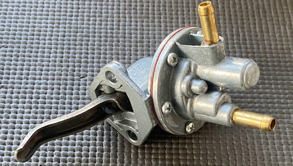 Bomba de combustible mecánica Repco - 151-1204 / 37-06303 - Se adapta a Fiat 124 1967-1973 Foto 2 de 4