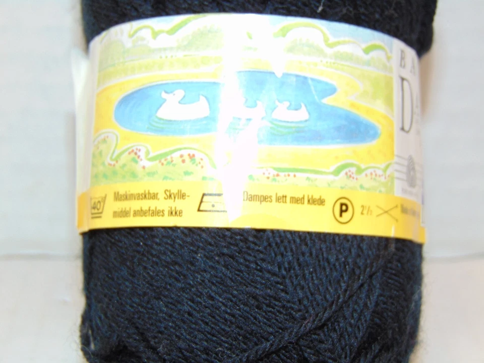 Baby Ull Dalegarn 100% lã cor preta 50 g novelo - Imagem 3 de 4