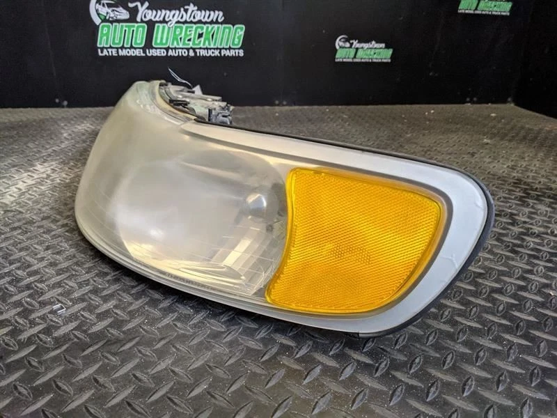 Driver Left Headlight Fits 01-02 LINCOLN & TOWN CAR 2239234 - Image 3 of 4