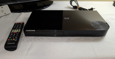 Samsung BD-F5900 Smart Blu-ray Player with Remote -- 3D Streaming WiFi *Tested*