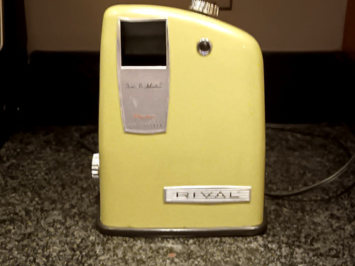 Vintage Rival Ice-O-Matic Mid Century Modern Electric Ice Crusher Model 800P