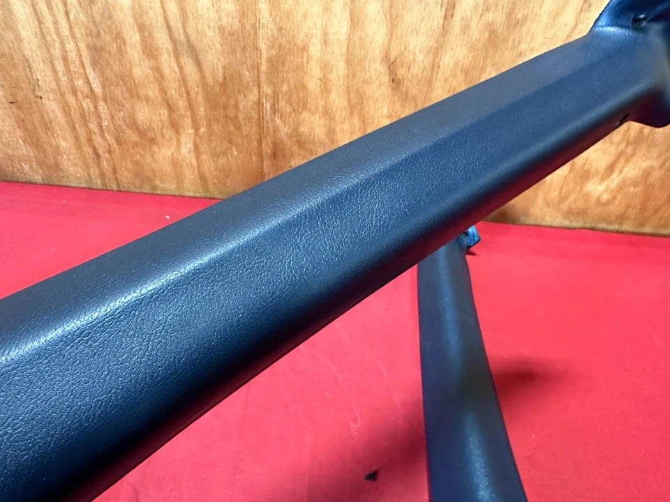 1969-1970 CHEVROLET IMPALA BEL AIR A PILLAR TRIM PAINÉIS DE MOLDAGEM AZUL GM 69-70 - Imagem 2 de 4