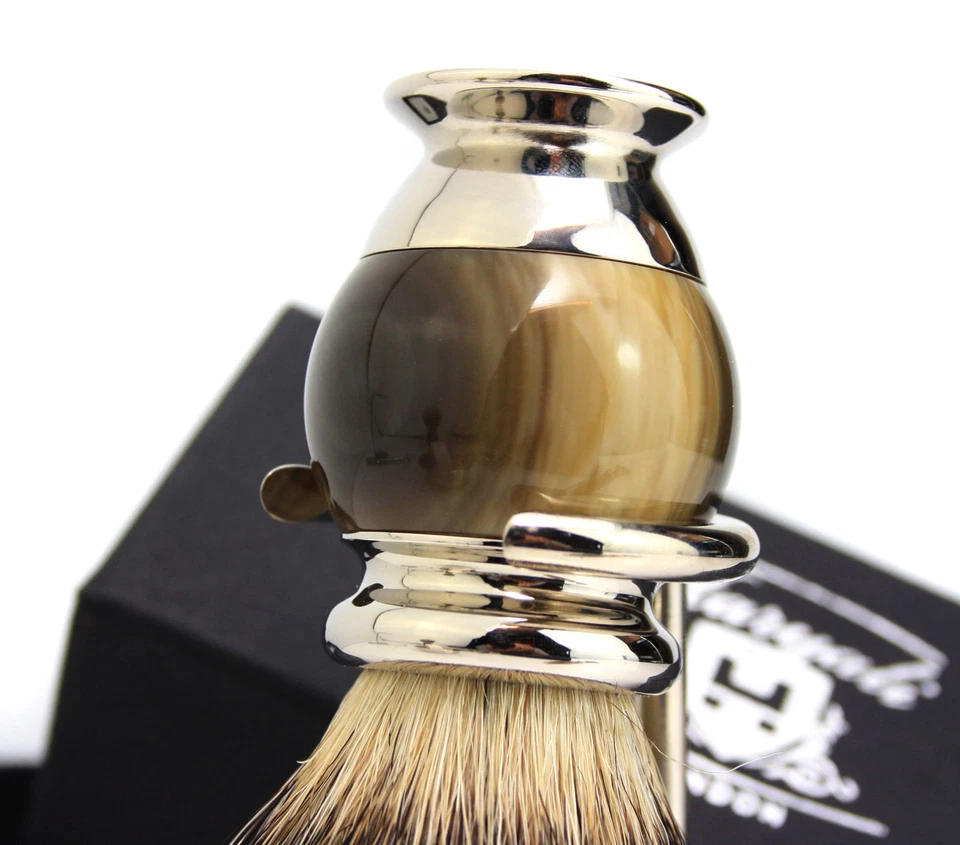 Cepillo de afeitar sintético hecho a mano para hombre con soporte de acero inoxidable Foto 4 de 4