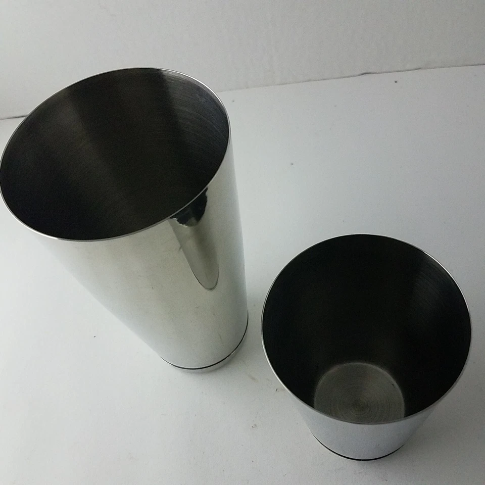 Juego de vasos coctelera barra acero inoxidable WinCo dos piezas grandes y pequeñas Foto 2 de 4
