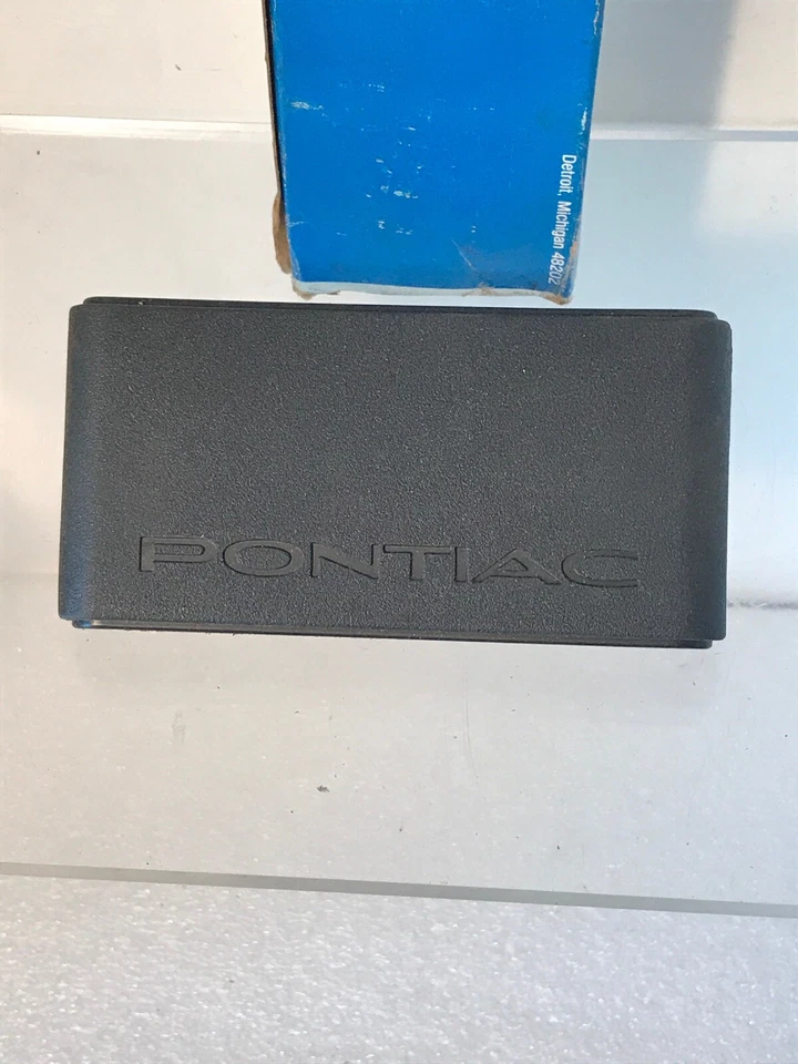 Tapa bocina volante Pontiac Grand Am Sunbird J2000 T1000 17983190 NOS Foto 2 de 4