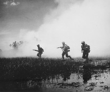 Crack troops of the Vietnamese Army in combat 8"x 10" Vietnam War Photo #51