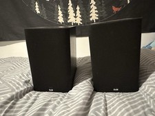 Bowers & Wilkins B&W 686 Bookshelf Speakers in Black inc Covers