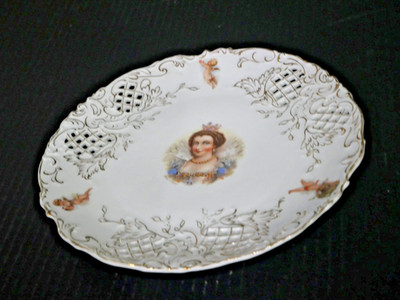 Altrohla Austria Maria de Medici reticulated porcelain display plate gold detail