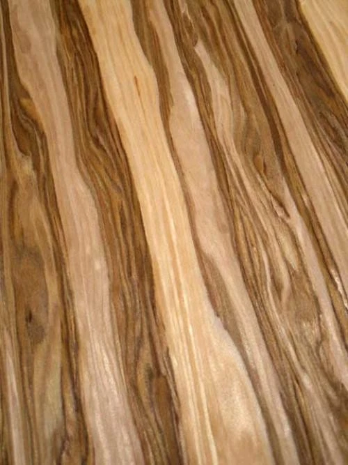 Chapa de nogal satinado ámbar SaRaiFo Red Gum 250x63 cm