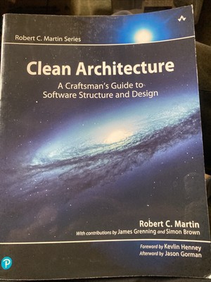 Clean Architecture: A Craftsman's Guide to Software Structure and Design (Ro...