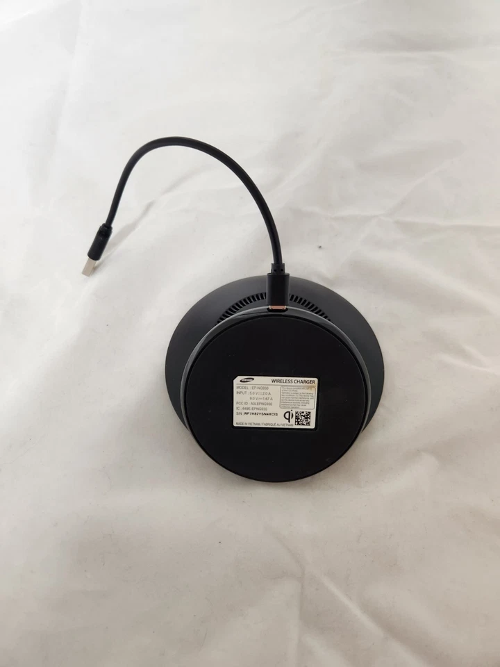 Samsung EP-NG930 FastCharge Wireless Charger. Only used 1 month. Great Condition - Image 2 of 4