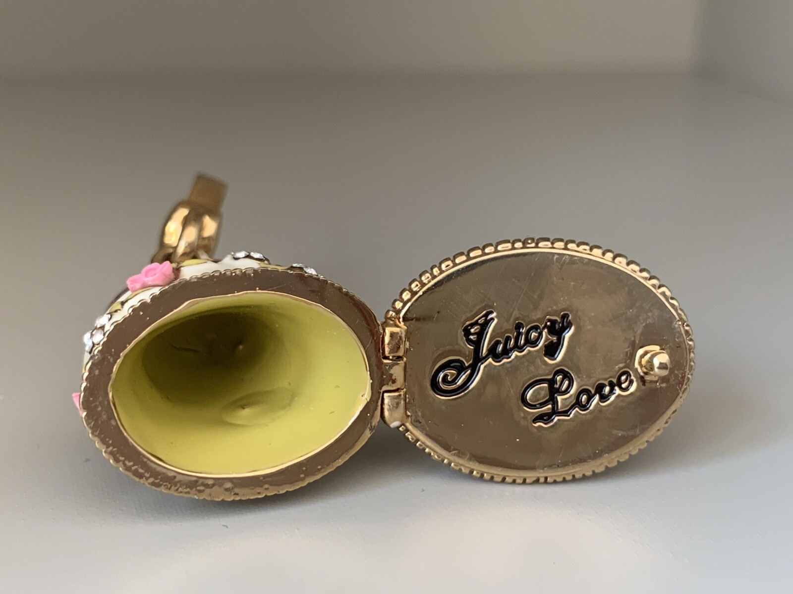 Juicy Couture Cake Charm, RARE, RETIRED 2005 Collectable ✨ | eBay
