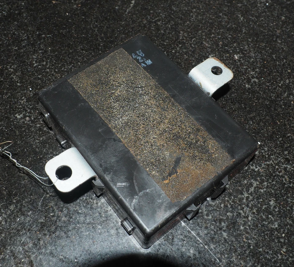 1998-2001 Lexus GS300 GS400 GS430 Multiplex Network Control Module Computer BCM - Image 4 of 4