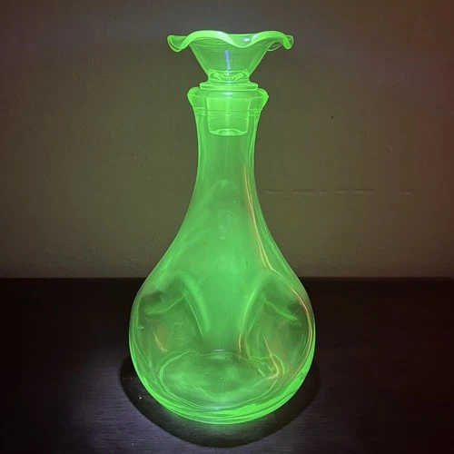 Vintage Anchor Hocking Uranium Glass Decanter Pinched Vaseline W/ Stopper