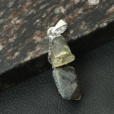 Labradorite Rough Gemstone Handmade Pendant Jewelry For Unisex 1.8