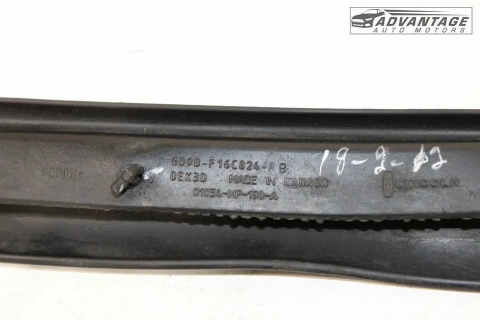 Lincoln Continental 2017-2020 capó delantero capó interior sello de resistencia OEM Foto 4 de 4