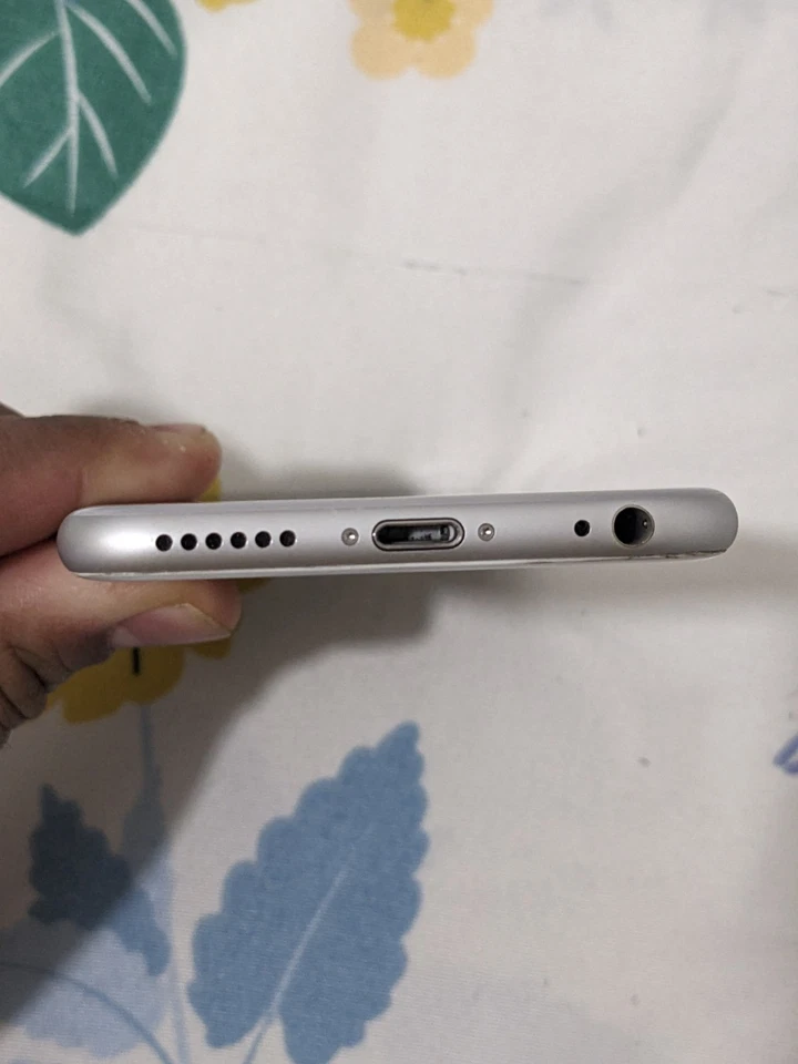 Apple iPhone 6s 128GB, photo 2 of 5