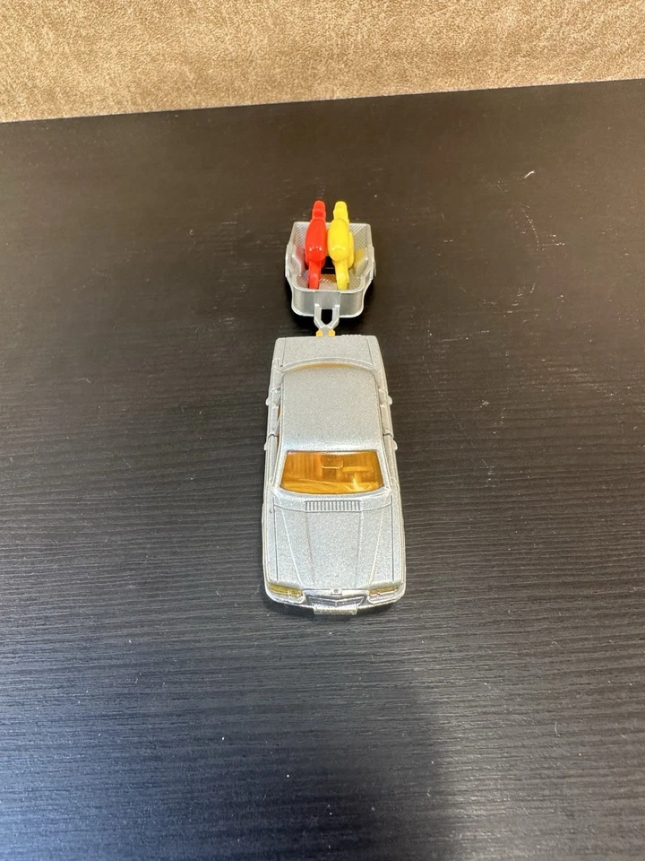 Mercedes 450 SE 1/60 diecast Majorette #249 de 1980 con remolque para motocicletas #21780 Foto 2 de 4