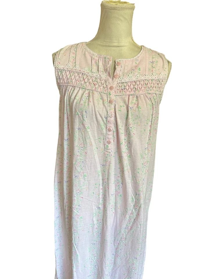 Croft & Barrow Sleeveless Night Gown Light Pink Pin Tucking And Lace Detailing S - Image 3 of 4