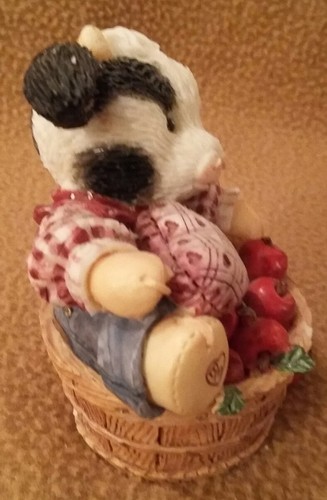 MARY'S MOO MOOS FIGURINE 1994 "I LOVE YOU A BUSHEL AND A PECK" #104264 - Picture 6 of 8