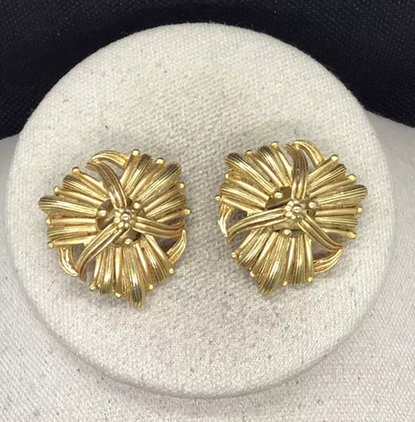 Vintage Oscar De La Renta Gold Tone Costume Floral Clip Earrings