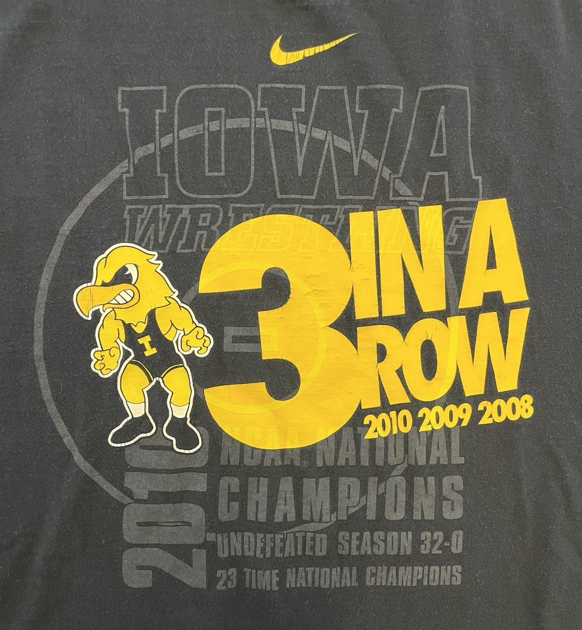 Maglia manica lunga nera Nike Iowa Hawkeyes Wrestling 3 in una fila da uomo XL 2010