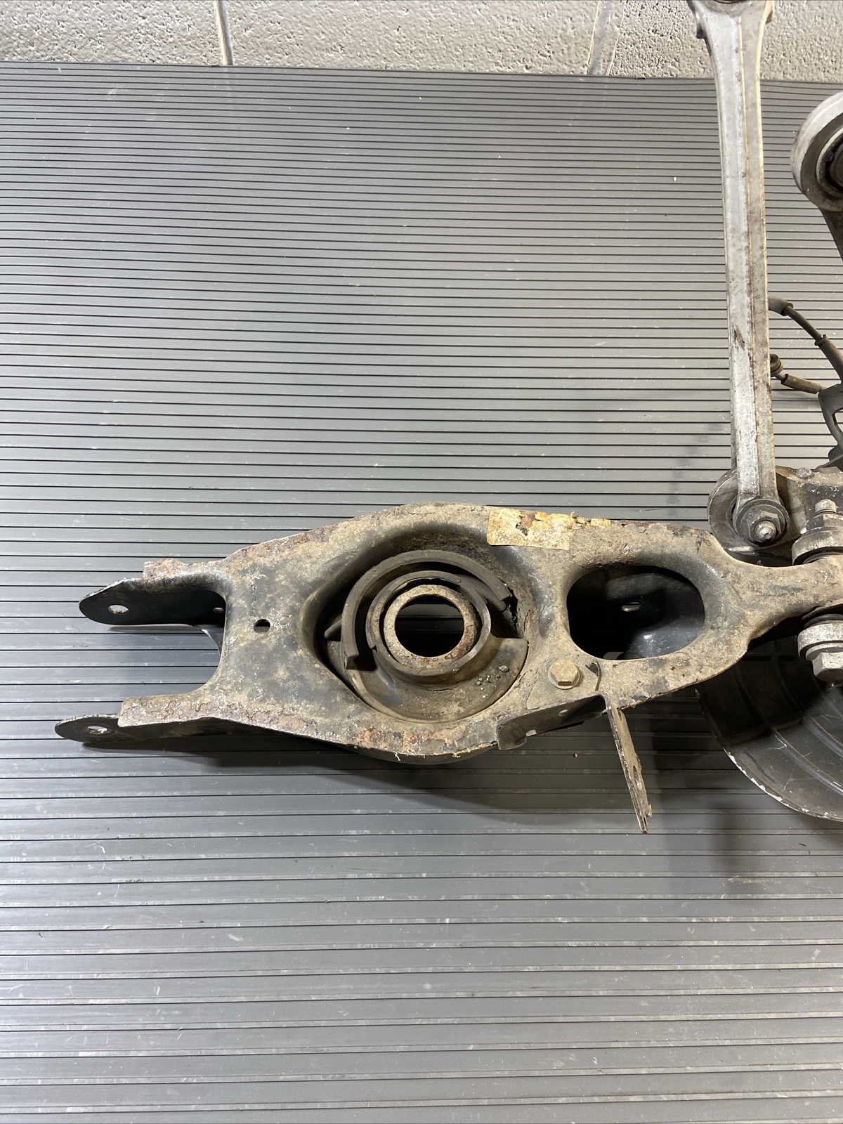 2014-2016 Maserati Ghibli M157 Rear Right Spindle Knuckle Hub OEM