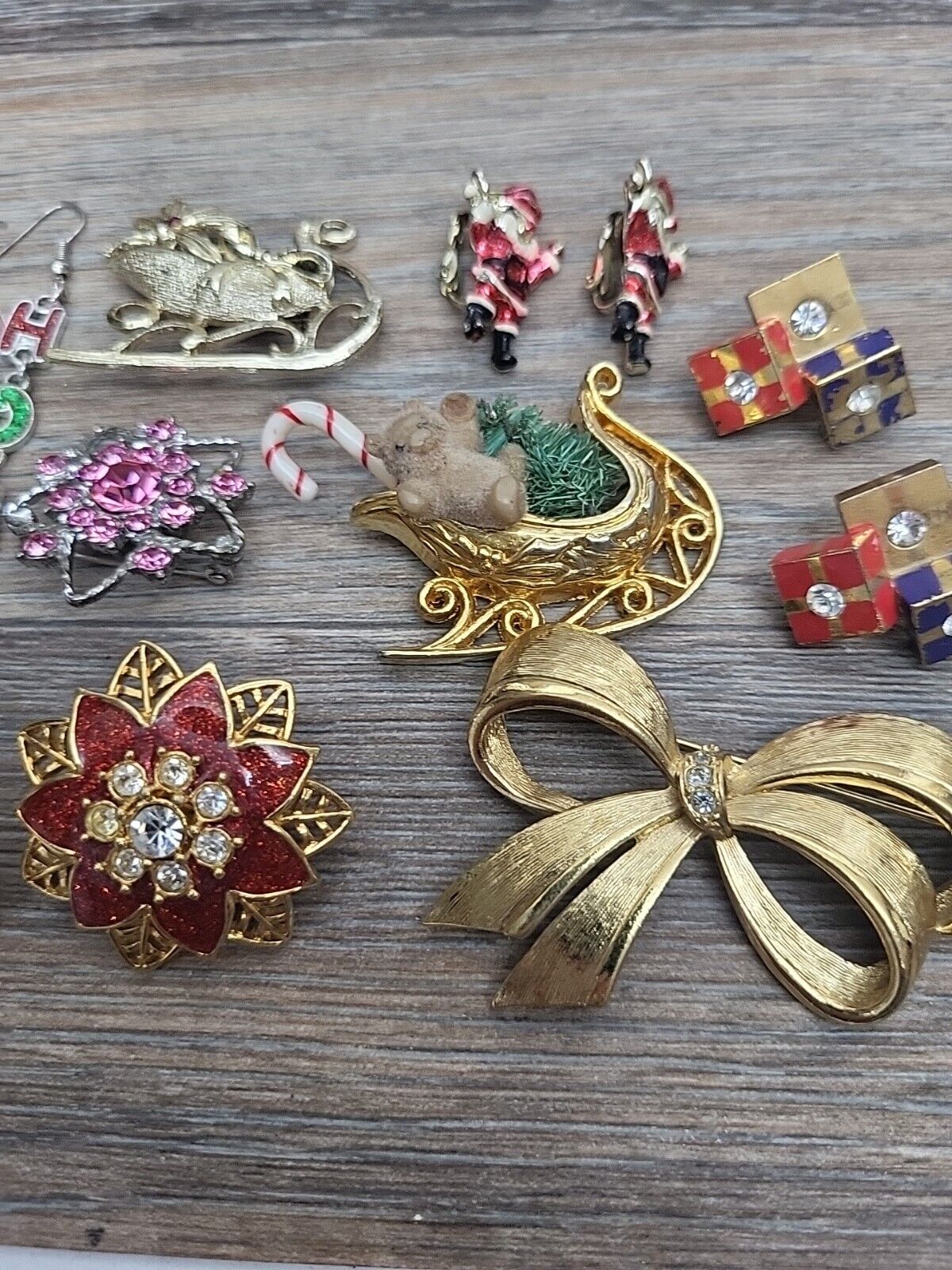 Vintage Christmas Themed Jewelry Lot Of 8 Pieces … - image 4