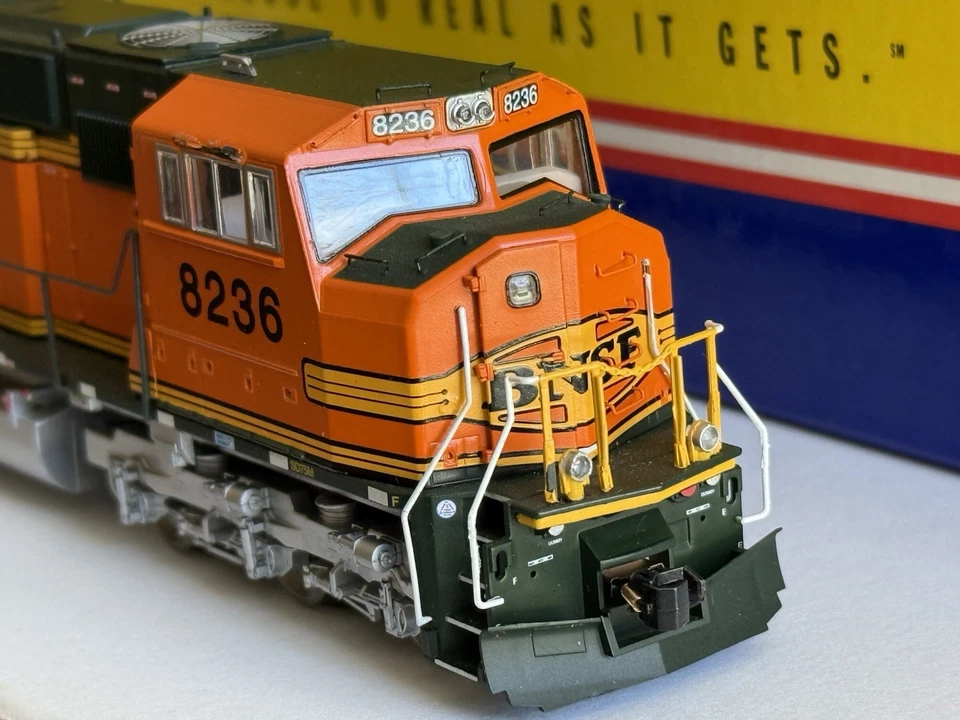 Athearn Genesis HO Scale SD75M  BNSF 8236  DCC - Image 2 of 4