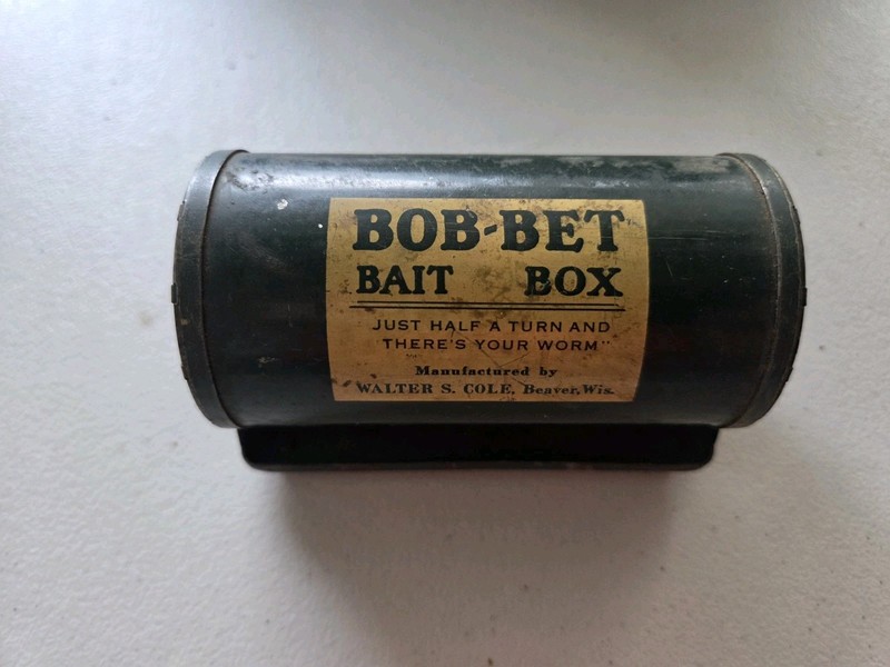 Vintage Bob-Bet Metal Bait Worm Box Walter S. Cole, Beaver Wis, mid-century