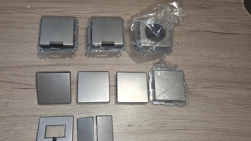 Set 11 pezzi Gira confezione E22 acciaio inox presa telaio basculante disco centrale - Foto 2 di 4